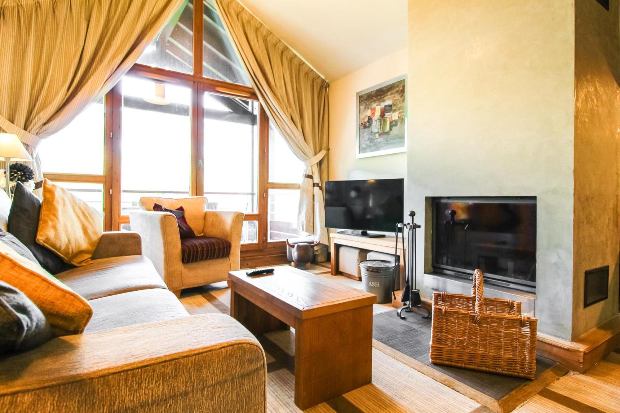 Exceptional 3 Bed Penthouse With Fireplace And Stunning Views フレーヌ エクステリア 写真