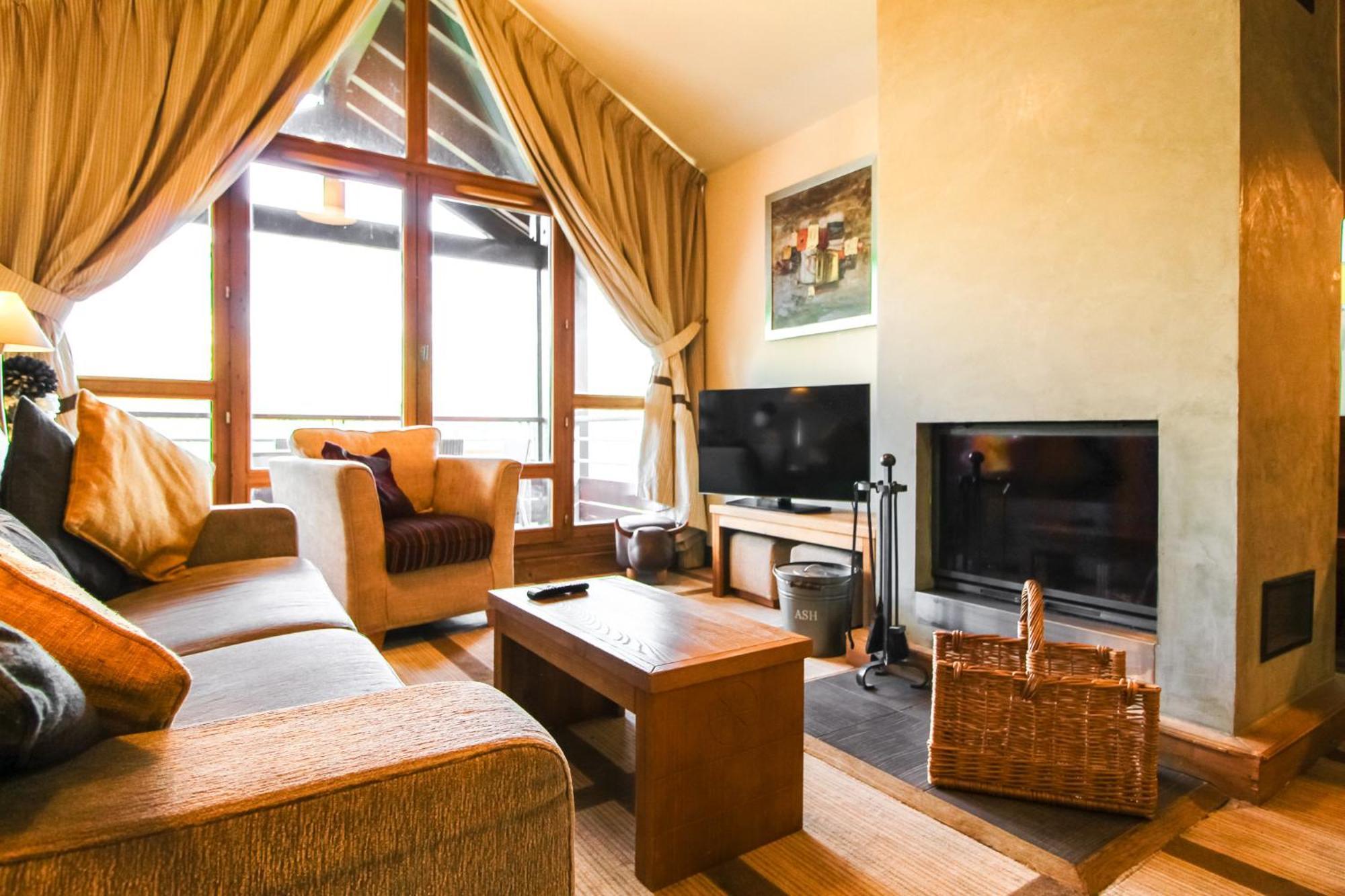 Exceptional 3 Bed Penthouse With Fireplace And Stunning Views フレーヌ エクステリア 写真